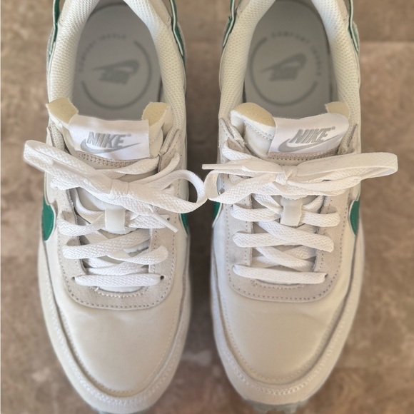 Nike Waffle Debut Sneakers – Summit White / Malachite Green (Women’s Size 8) - Picture 5 of 13